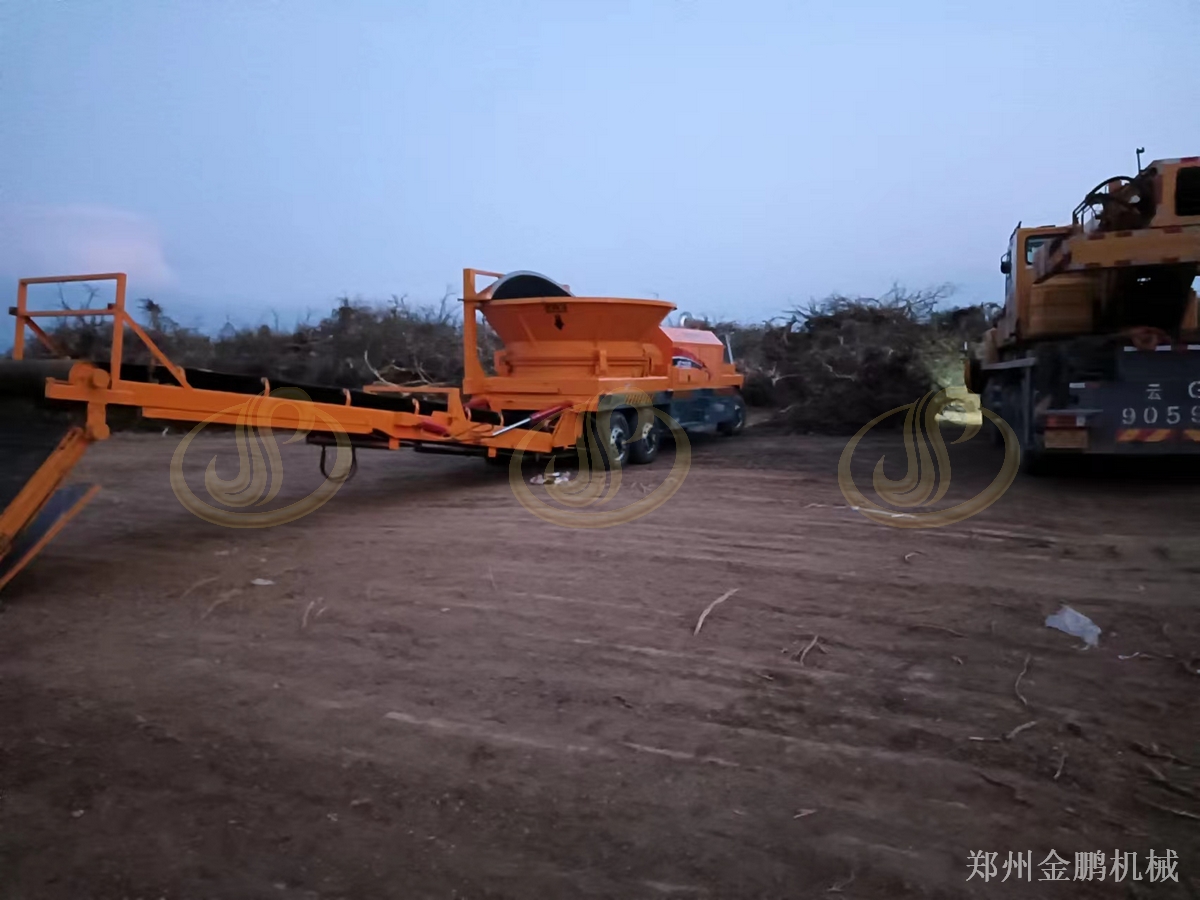 郑州金鹏树根削片机处理大块硬质树根来料