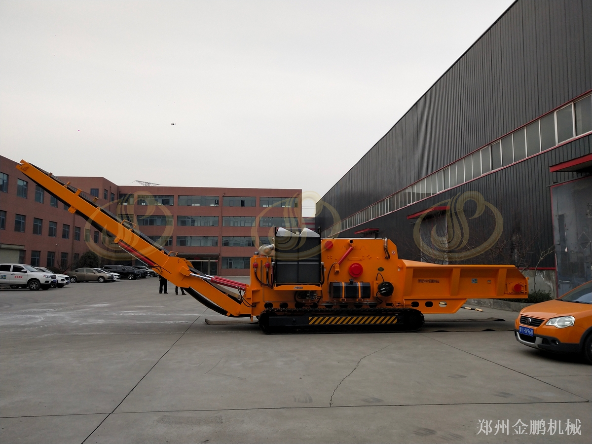 郑州金鹏大型树枝粉碎机械连续作业与进料处理方案