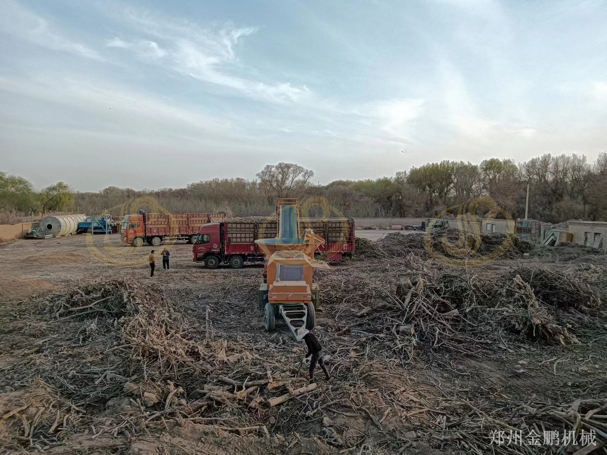 郑州金鹏树根大型粉碎机在集中料场与分散料堆的作业组织