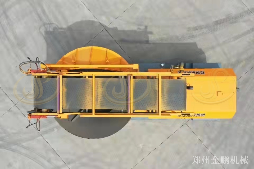 郑州金鹏大型圆木粉碎机：大料处理选型与后续工艺衔接