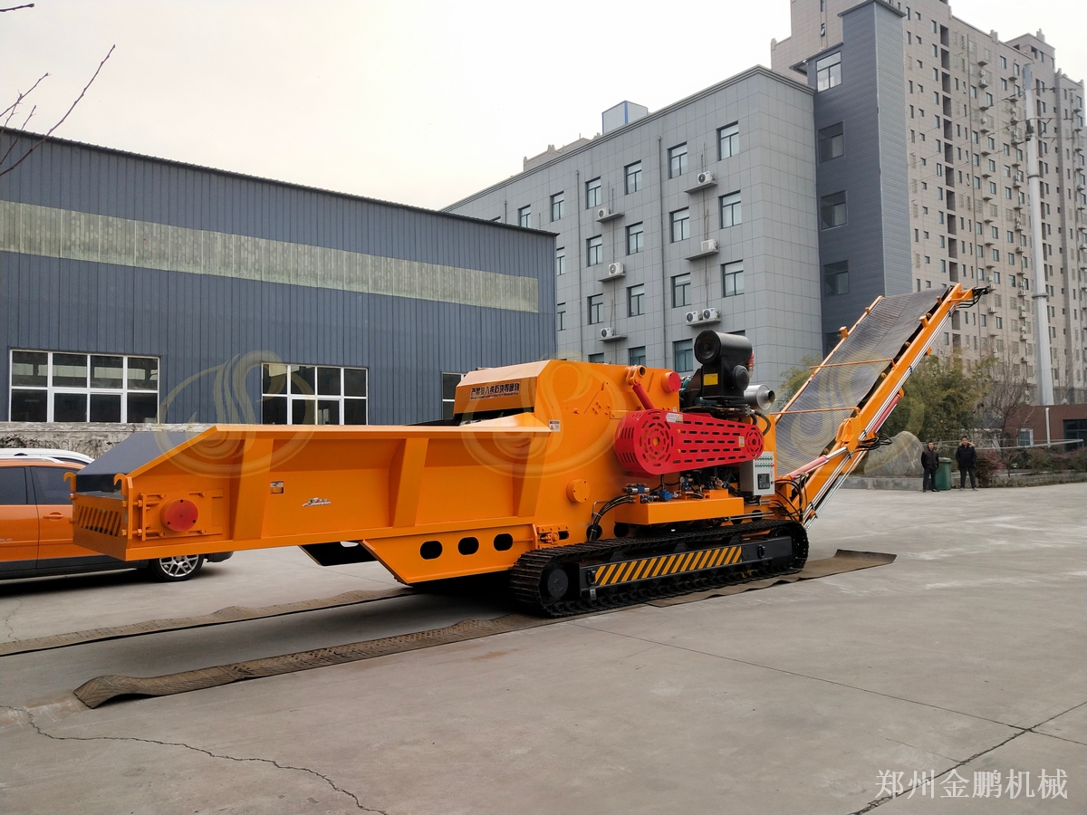 郑州金鹏移动大型树枝粉碎机在分散料堆与集中料场的作业组织分析