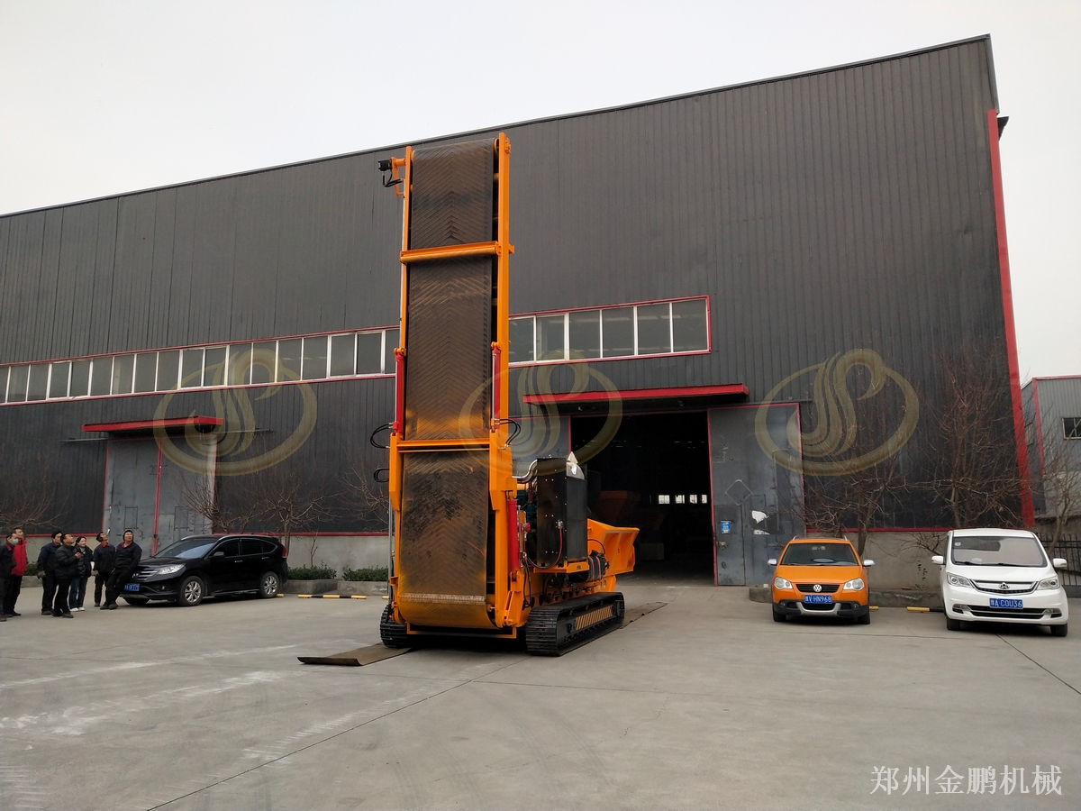 郑州金鹏木材树枝粉碎机价格与现场上料进料出料流程说明
