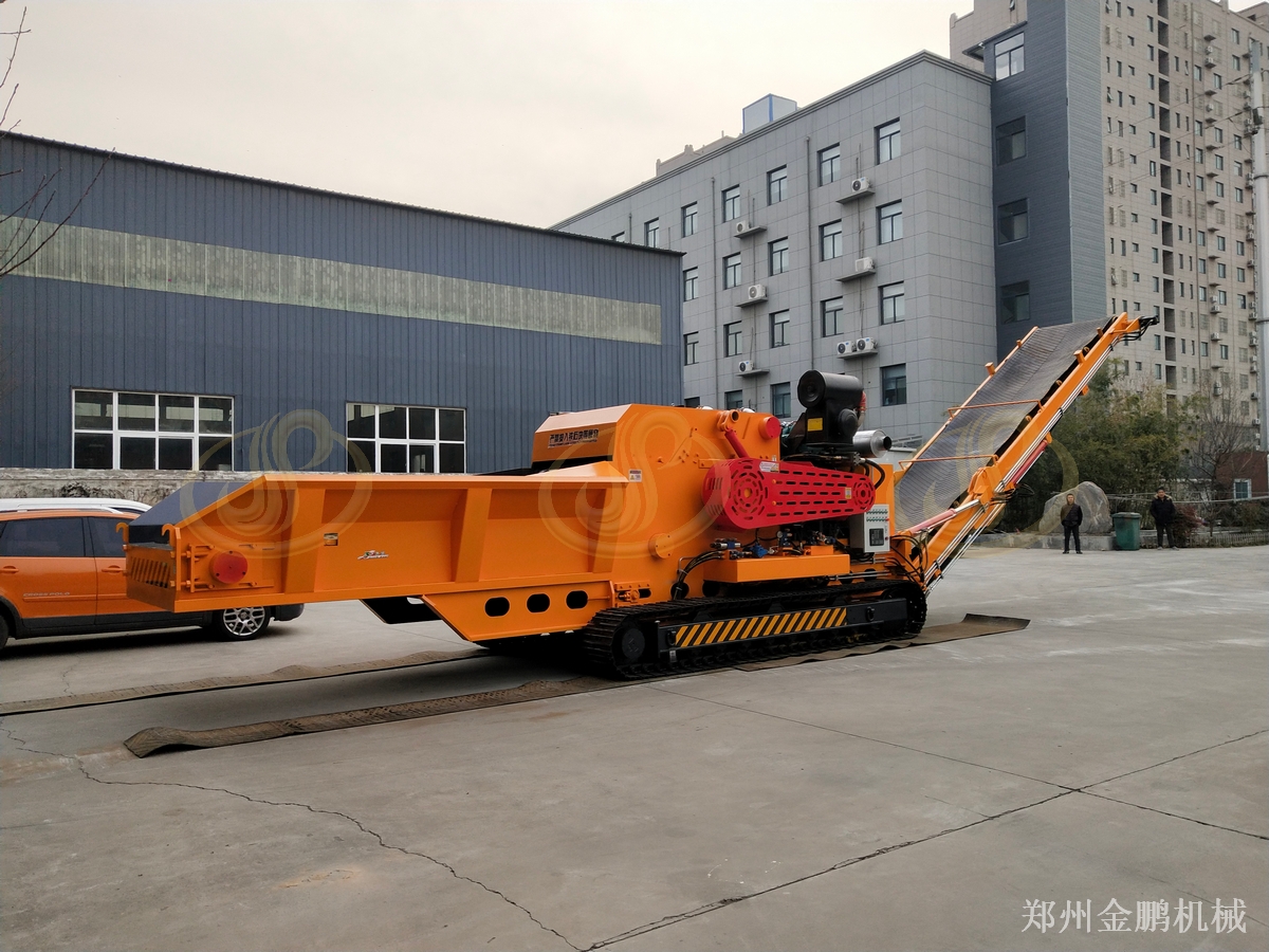 郑州金鹏全自动大型树枝粉碎机在集中料场与分散料堆的作业组织分析